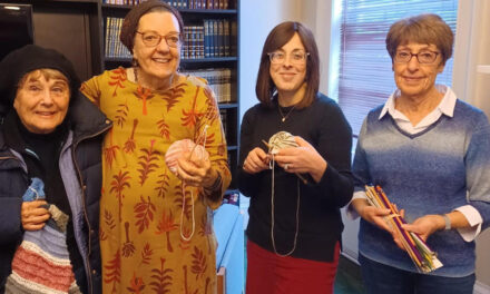 Bethlehem Chabad knitting circle and crochet club begin; Goal to help less fortunate