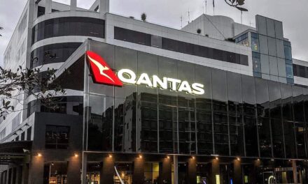 Qantas crew don Palestinian pins while serving passengers on flight from Melbourne to Hobart