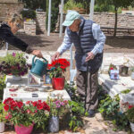 99-year-old Holocaust survivor tends graves of soldiers killed on Oct. 7