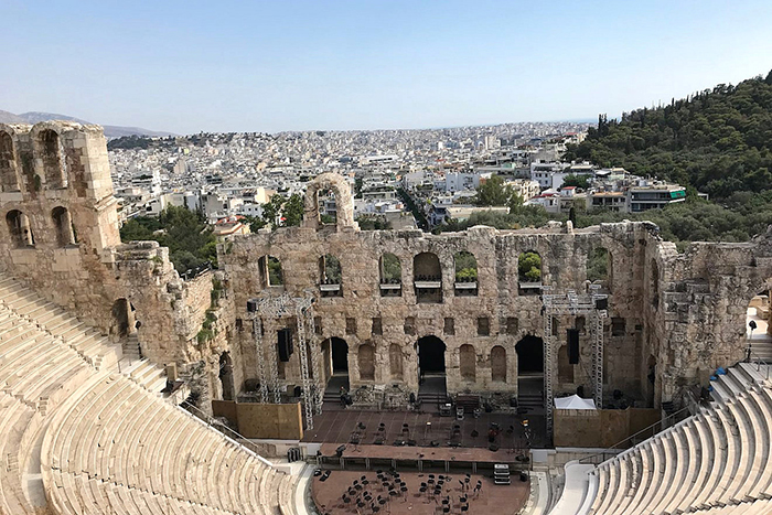 Attempts by ancient rabbis to curb theater; Book purports to show theater influences on Judaism