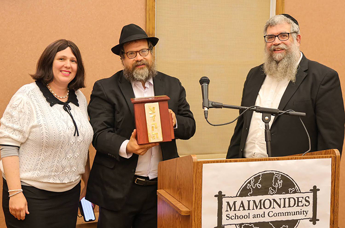 Maimonides School lists awards at annual dinner