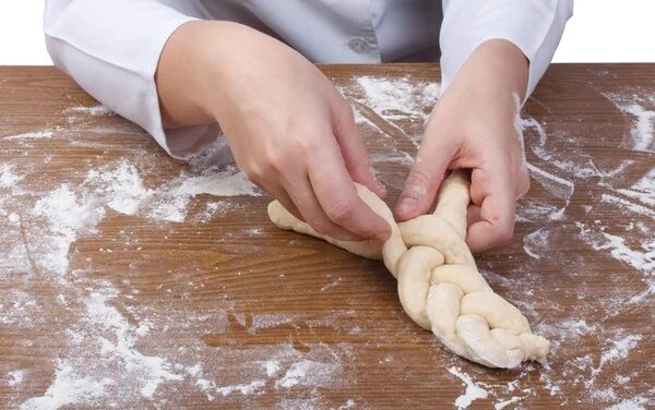 Beth Tephilah slates challah making workshop