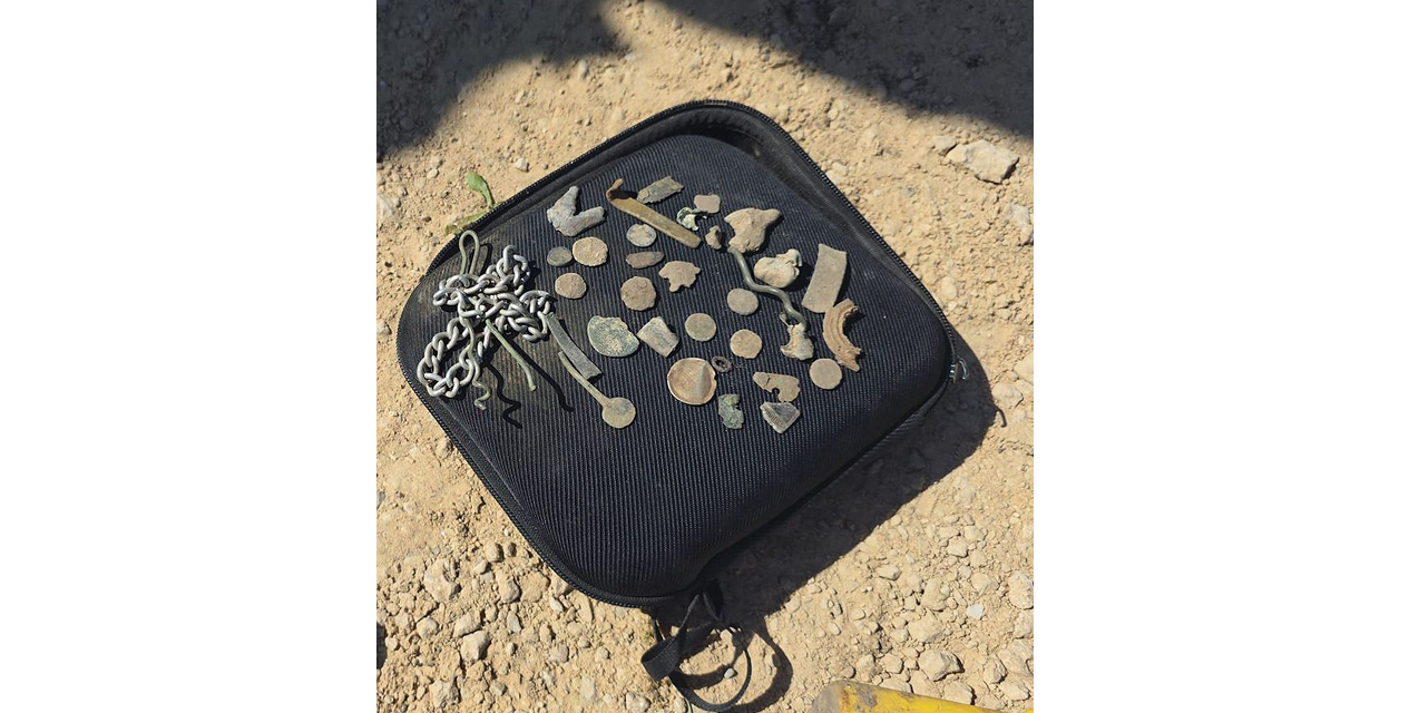 Israel Antiquities Authority inspectors, border police soldiers stuck in shelter with thieves